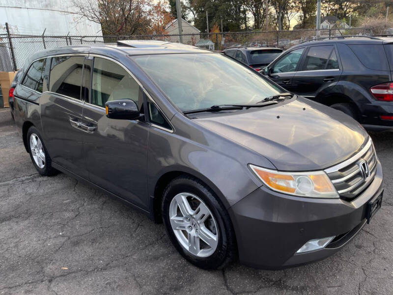 2013 Honda Odyssey Touring's photo