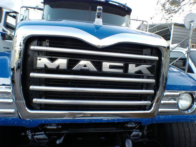 2005 Mack CV713