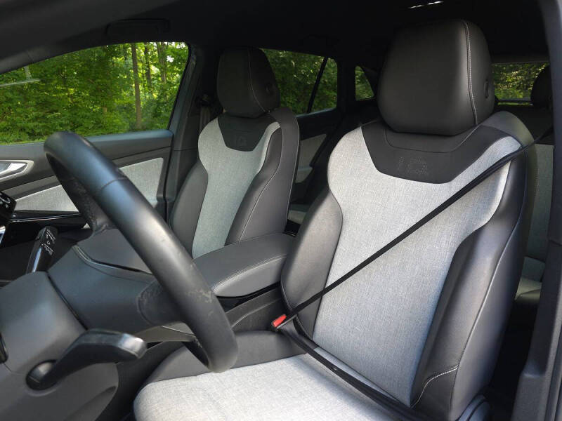 2023 Volkswagen ID.4 Pro