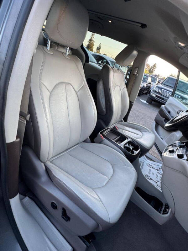 2018 Chrysler Pacifica Touring L