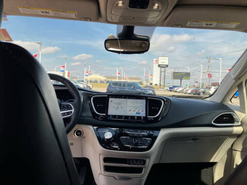 2023 Chrysler Pacifica Touring L