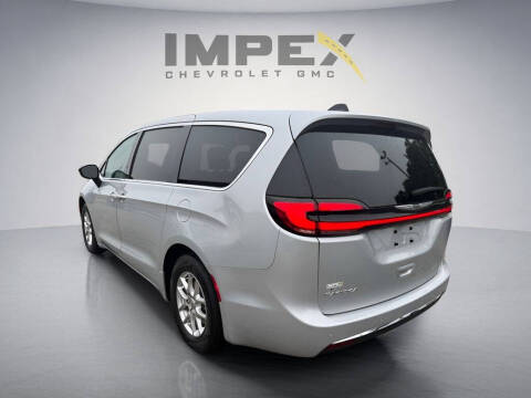 2024 Chrysler Pacifica Touring L