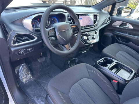 2024 Chrysler Pacifica Touring