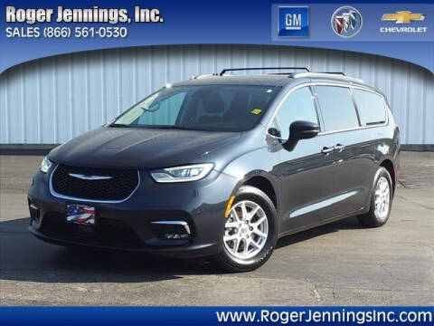 2021 Chrysler Pacifica for sale at ROGER JENNINGS INC in Hillsboro IL