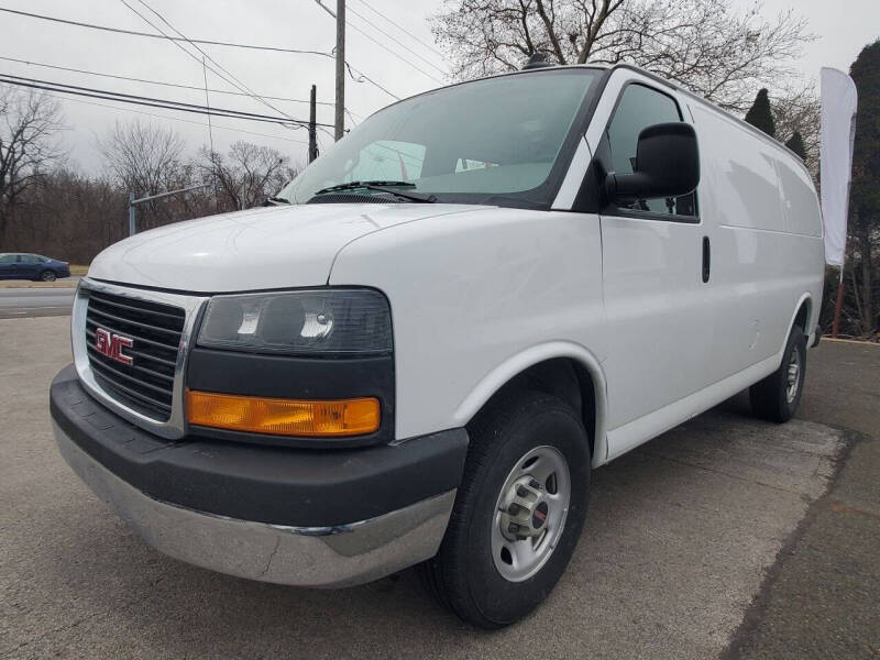 2024 GMC Savana Cargo Work Van's photo