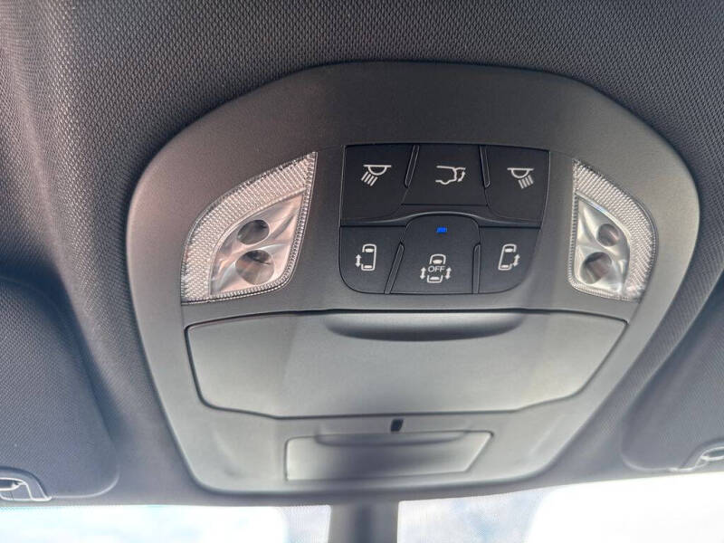 2027 Chrysler Pacifica LX
