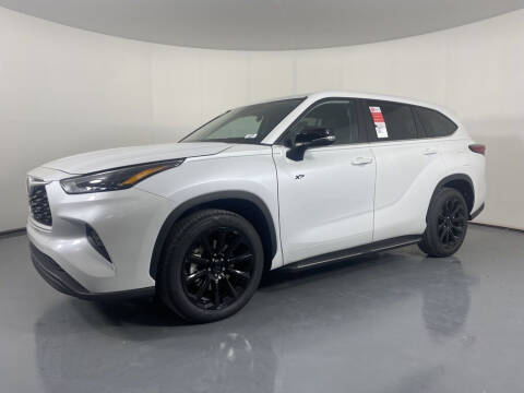 2023 Toyota Highlander for sale at PHIL SMITH AUTOMOTIVE GROUP - Toyota Kia of Vero Beach in Vero Beach FL
