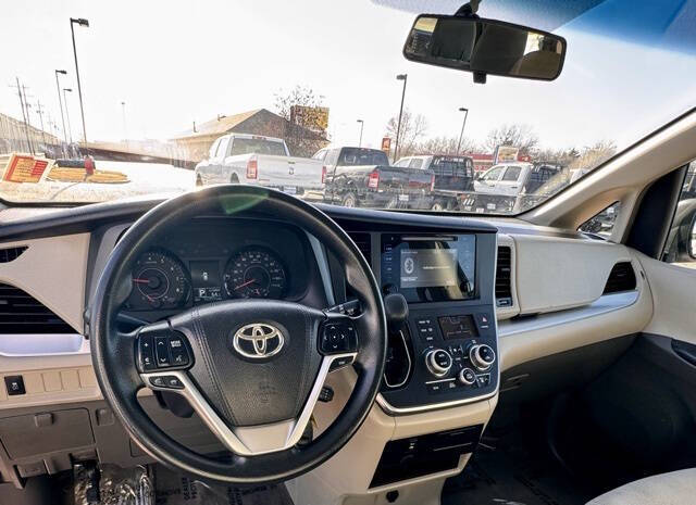 2017 Toyota Sienna L 7-Passenger