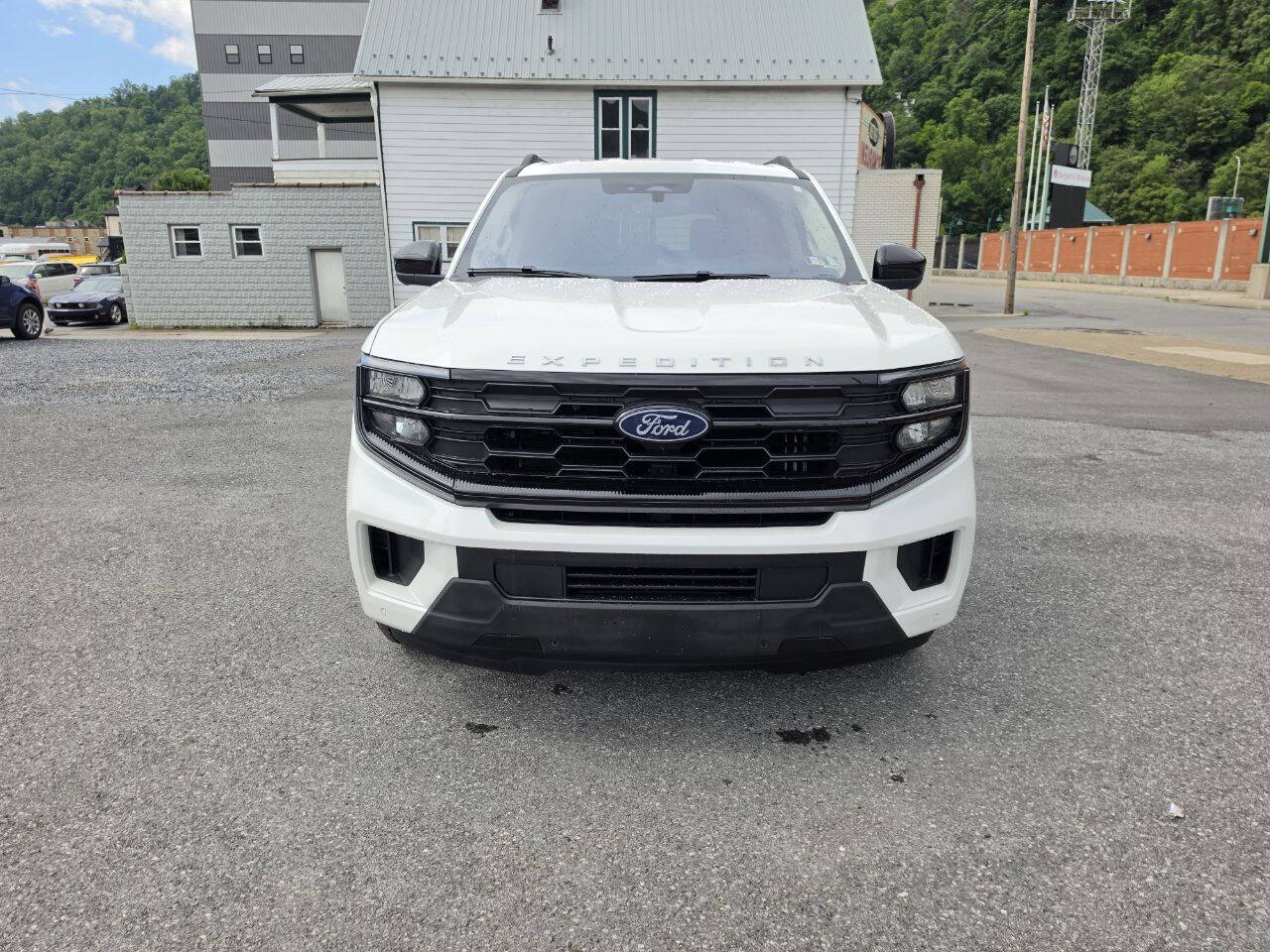 White 2025 Ford Expedition MAX Active 4x4 Active 4dr SUV 2