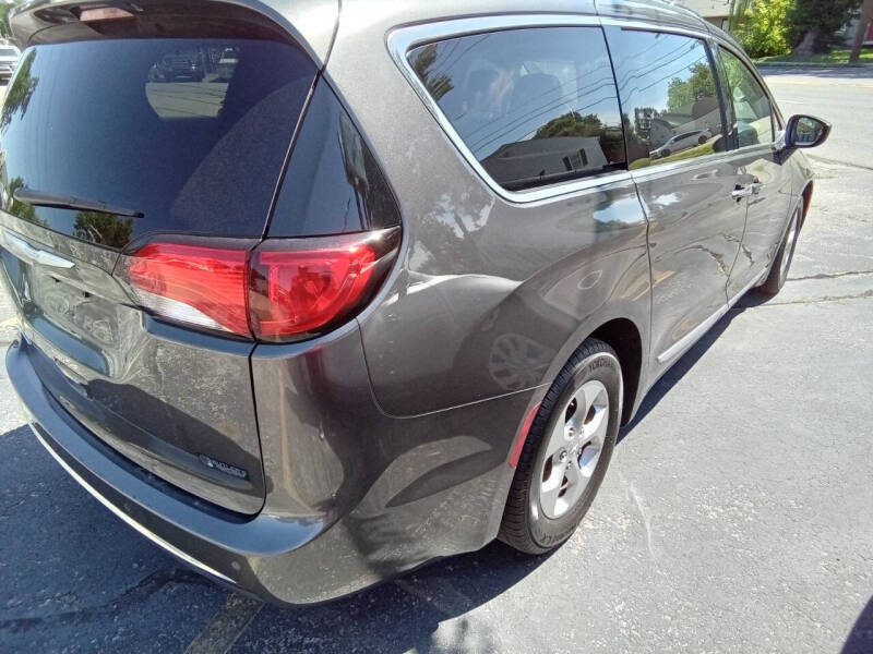 2017 Chrysler Pacifica Touring-L Plus
