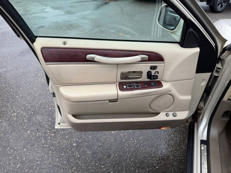 2003 Lincoln Town Car Cartier