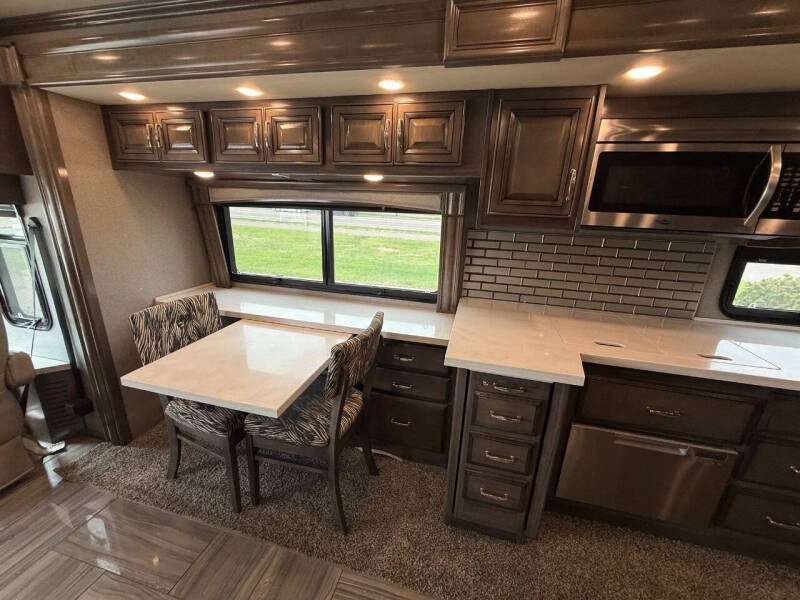 2019 Freightliner XCM Chassis