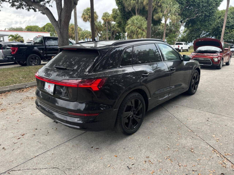 2021 Audi e-tron quattro Premium