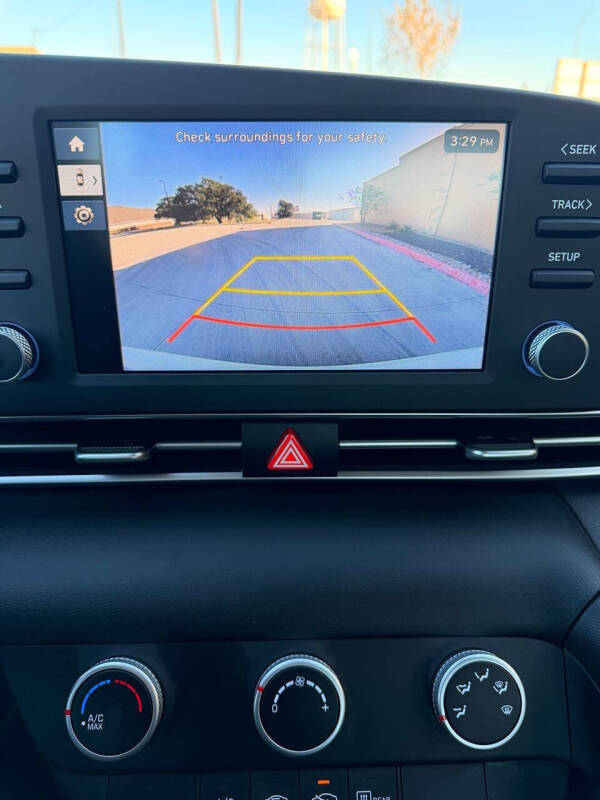 2025 Hyundai Elantra SE