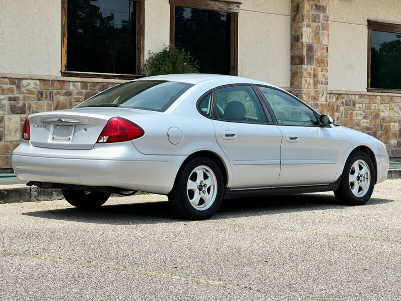 2003 Ford Taurus SE Standard photo 6