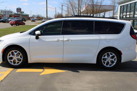 2017 Chrysler Pacifica Touring-L