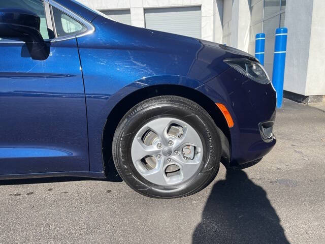 2017 Chrysler Pacifica Hybrid Touring Plus