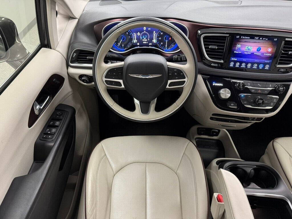 2017 Chrysler Pacifica for sale at Conway Imports in   Streamwood, IL