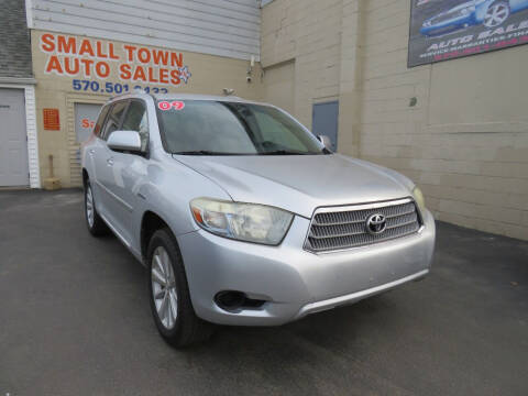 2009 Toyota Highlander Hybrid for sale at Small Town Auto Sales in Hazleton PA