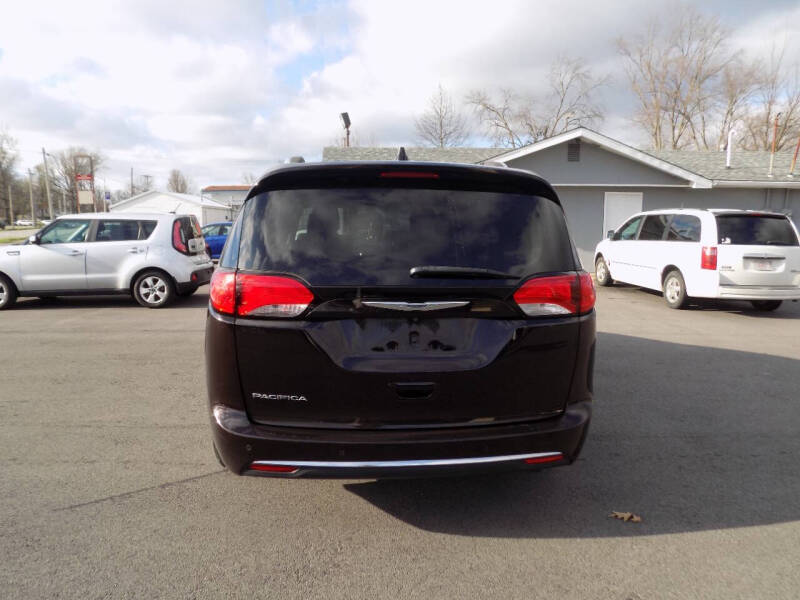 2017 Chrysler Pacifica Touring-L Plus