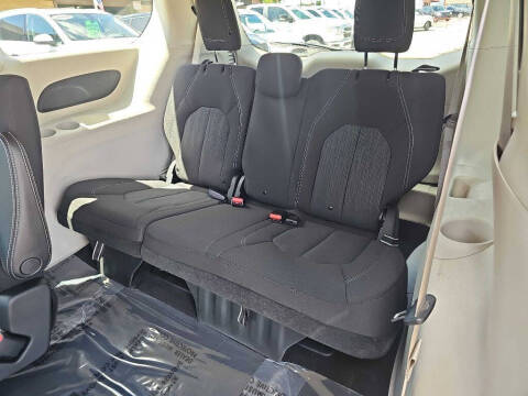 2020 Chrysler Voyager LX