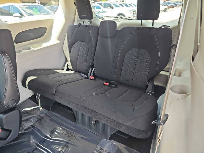 2020 Chrysler Voyager LX