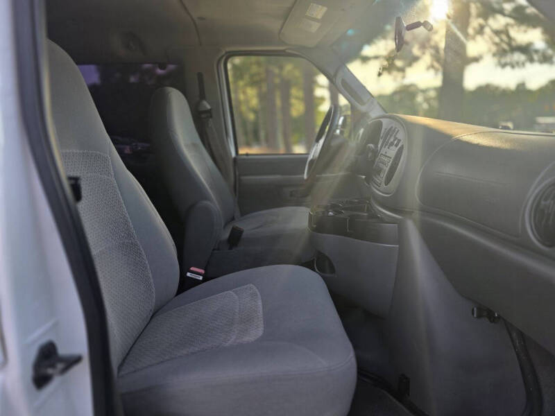 2006 Ford E-Series E-350 SD XLT