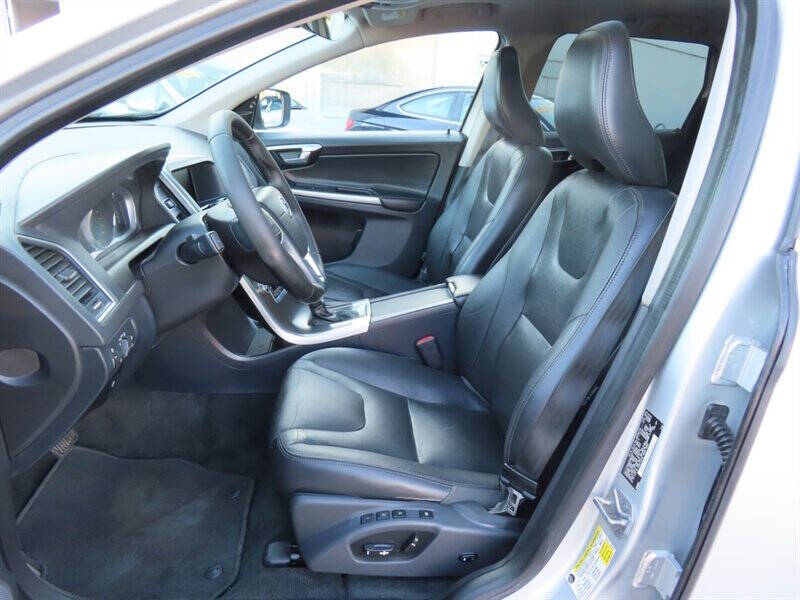 2016 Volvo XC60 T5 Drive-E Premier