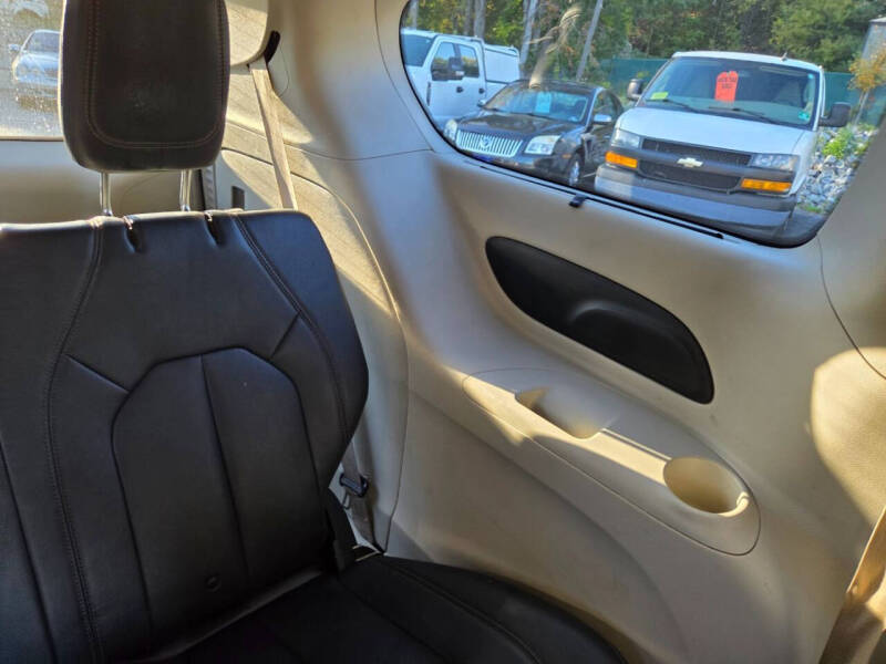 2017 Chrysler Pacifica Touring-L