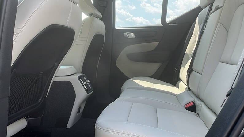 2026 Volvo XC40 B5 Ultra