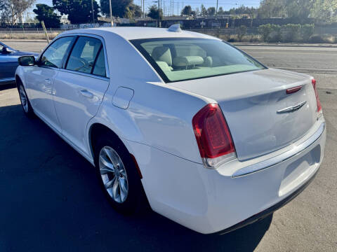 2015 Chrysler 300 Limited