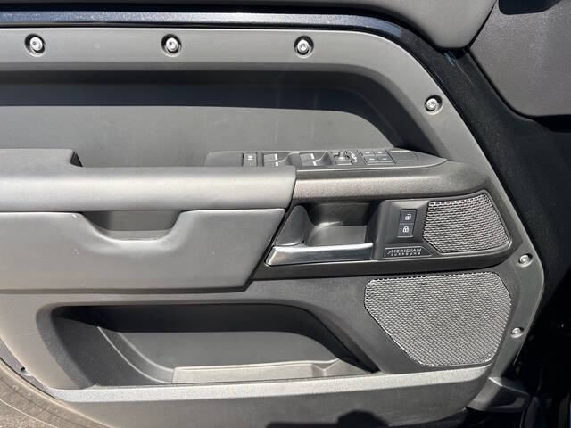 2024 Land Rover Defender 30