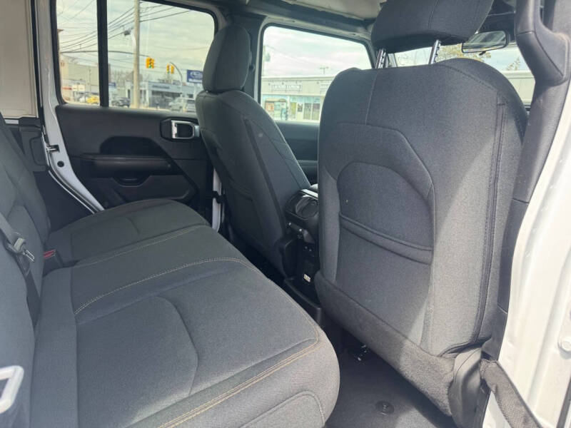 2024 Jeep Wrangler Sahara 4xe