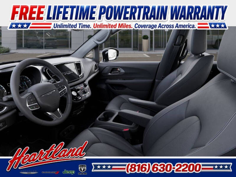 2027 Chrysler Pacifica Select