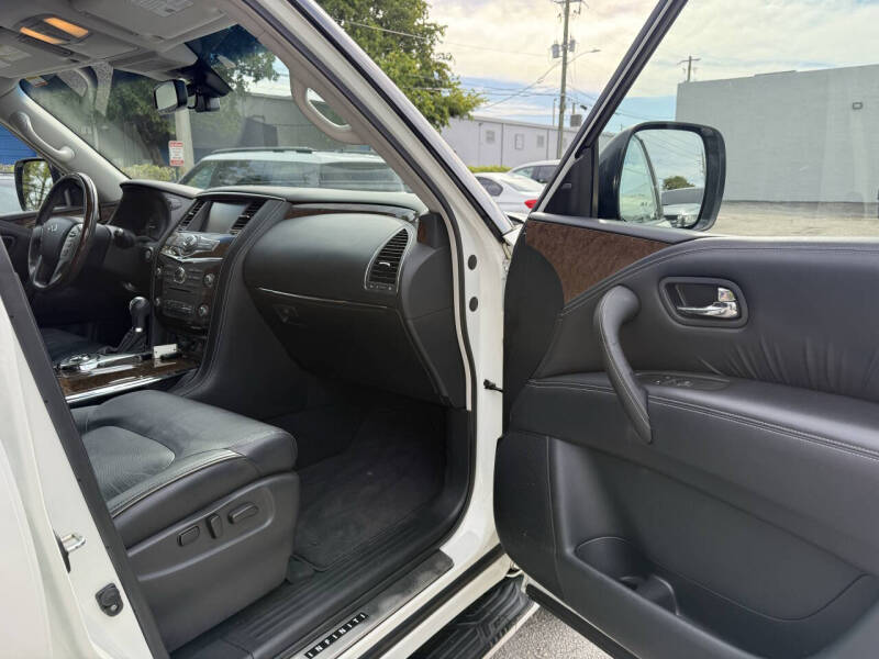 2017 Infiniti QX80 Signature Edition