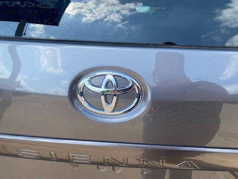 2015 Toyota Sienna LE 7-Passenger Auto Access Seat