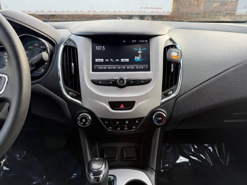 2017 Chevrolet Cruze LS Auto