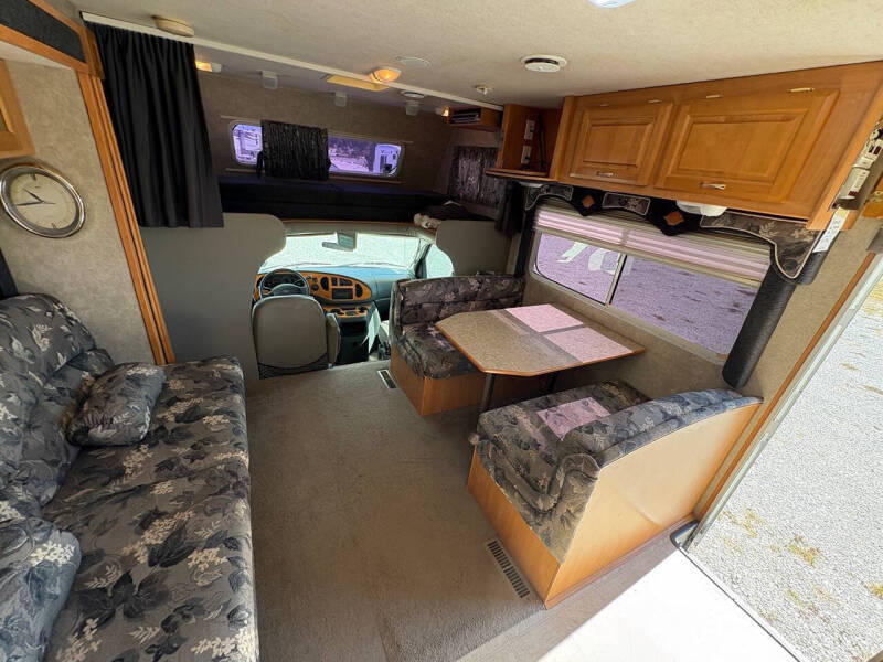 2005 Ford E-Series E-450 SD