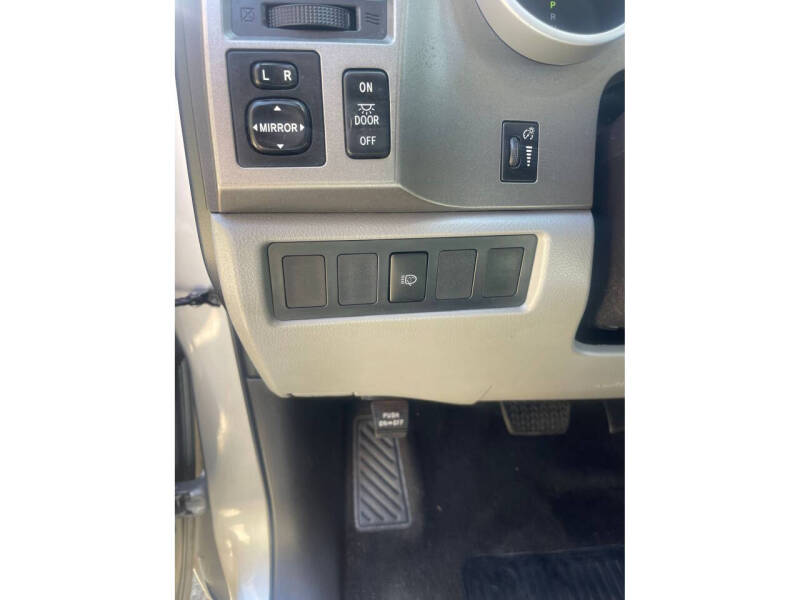 2016 Toyota Sequoia SR5