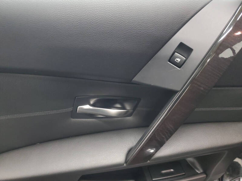 2004 BMW 5 Series 525i