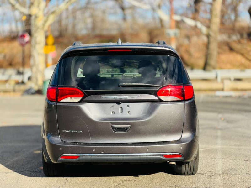 2017 Chrysler Pacifica Touring-L
