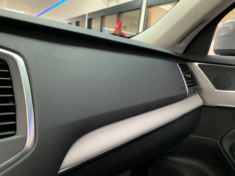 2025 Volvo XC90 B5 Core Bright Theme