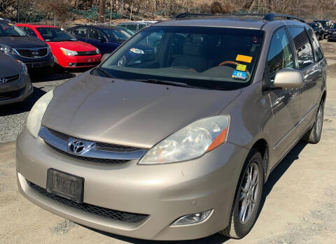 2006 Toyota Sienna for sale at Cars 2 Love in Delran NJ