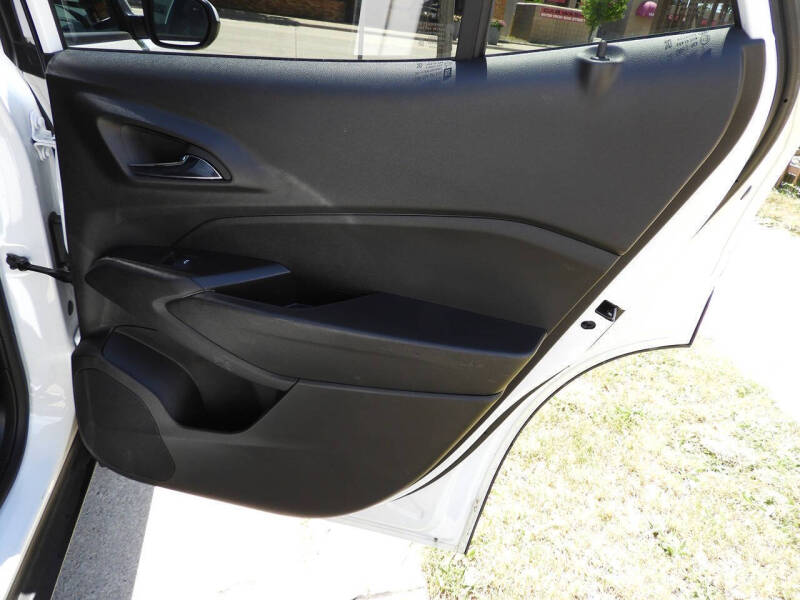 2025 Chevrolet Trax LS