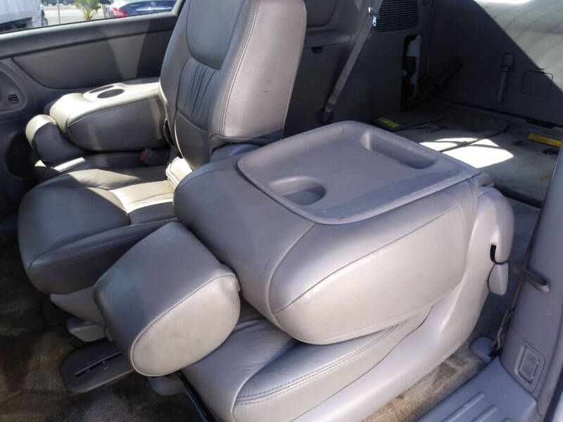 2006 Toyota Sienna LE 8 Passenger