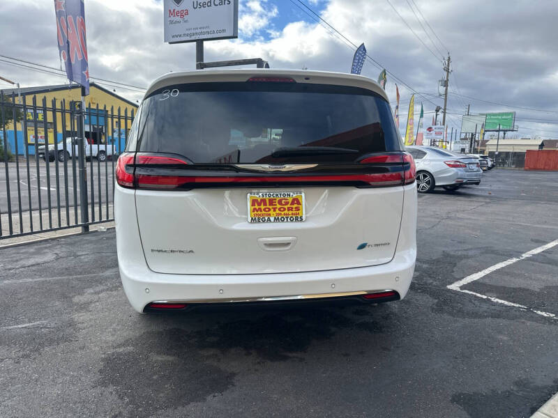 2023 Chrysler Pacifica Plug-In Hybrid Touring L