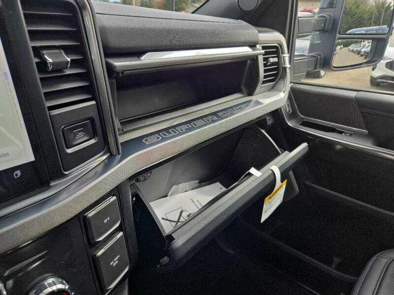 2025 Ford F-250 Super Duty Platinum - Photo 14