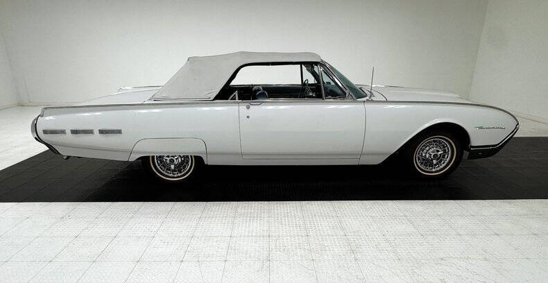 1962 Ford Thunderbird