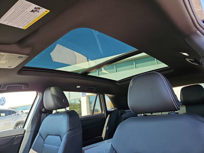 2026 Volkswagen Atlas Cross Sport SEL R-Line Black 4Motion