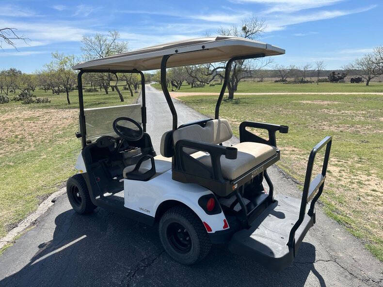 2018 E-Z-GO Valor